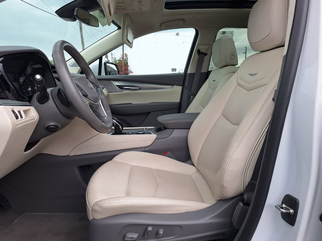 Certified 2023 Cadillac XT5 Premium Luxury FWD image 14