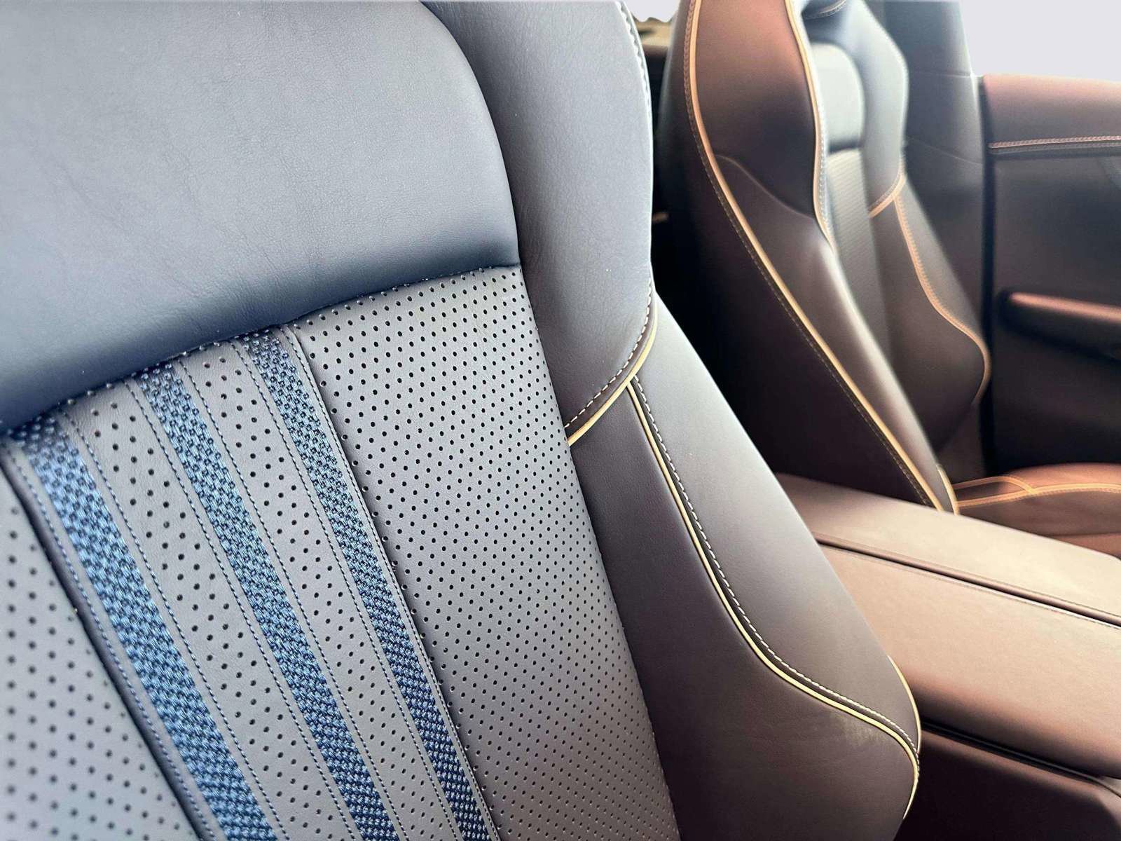 New 2025 Aston Martin DBX 707 image 27