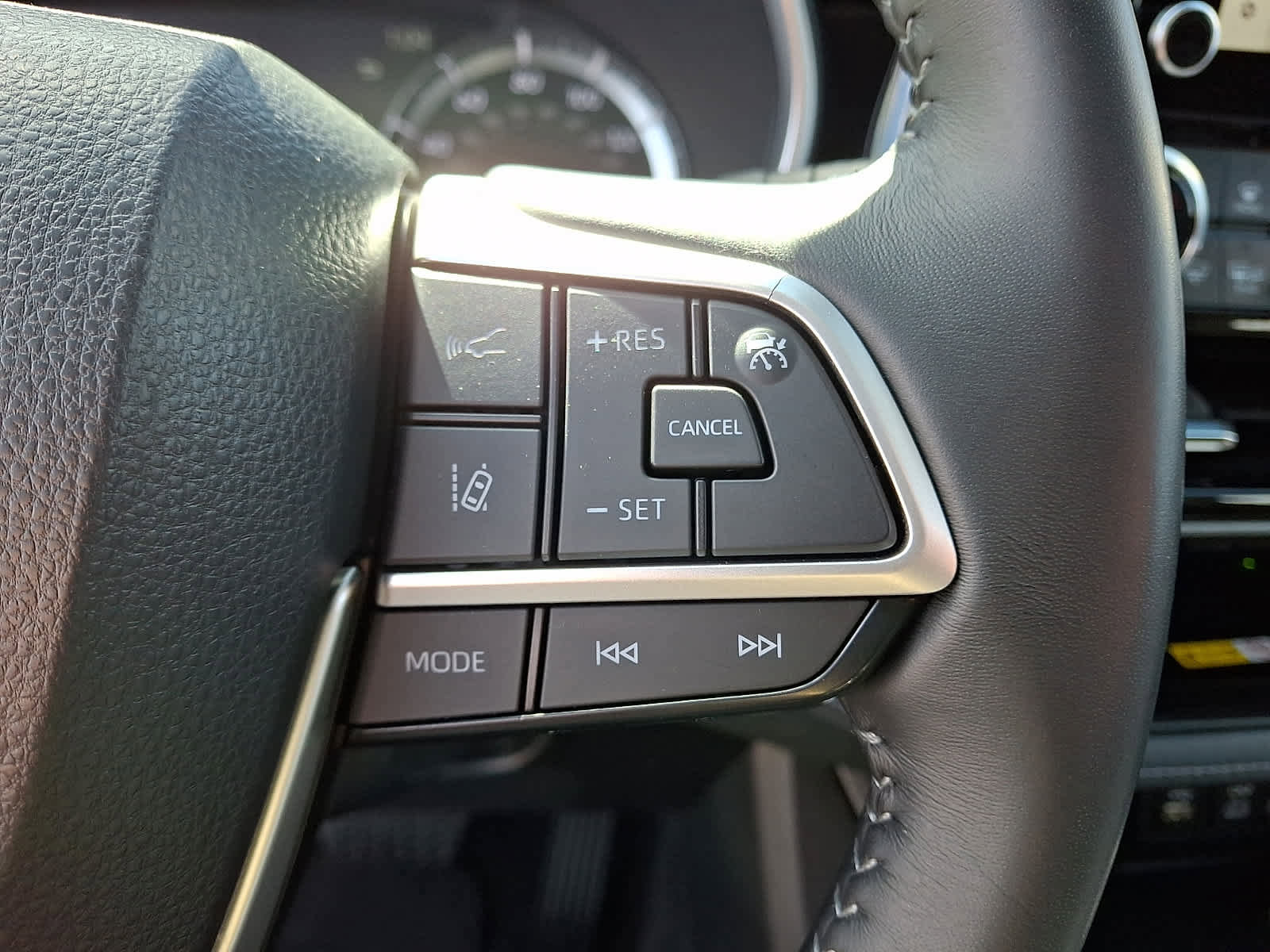 Used 2023 Toyota Highlander XLE image 25