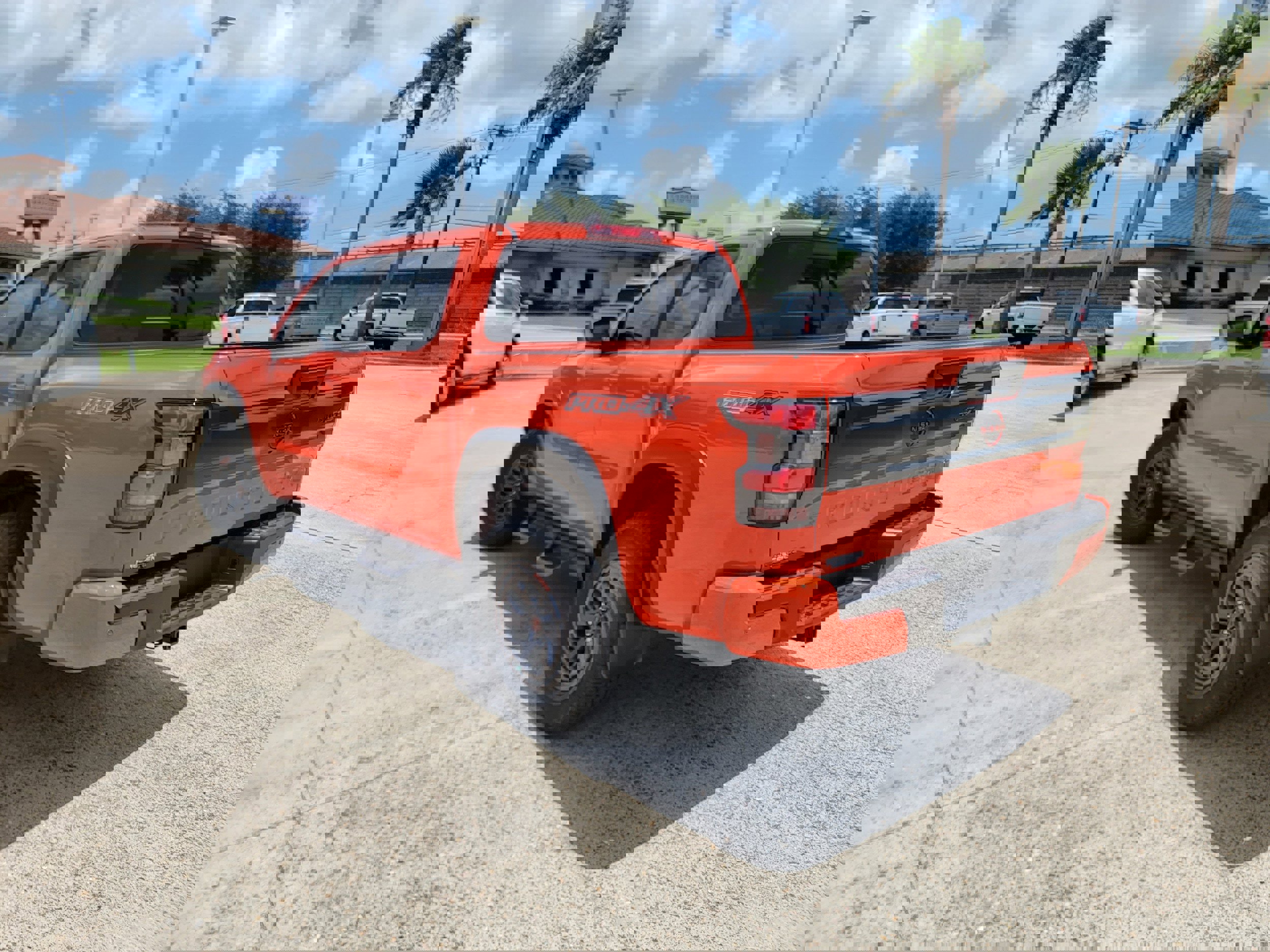 Used 2025 Nissan Frontier PRO-4X w/ Pro Convenience Package image 5