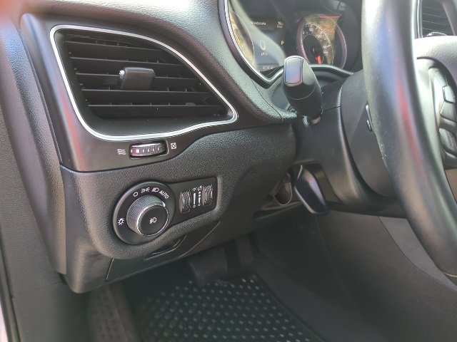 Used 2019 Jeep Cherokee Trailhawk w/ Cold Weather Group image 14