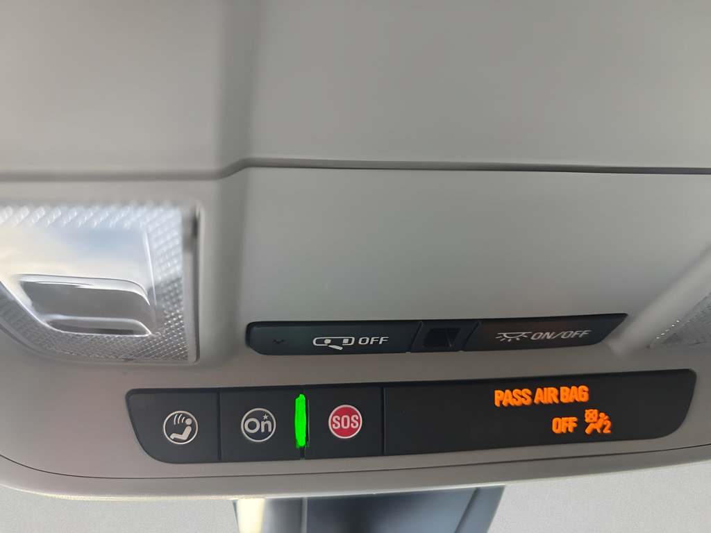 Used 2025 Chevrolet Blazer LT FWD image 28