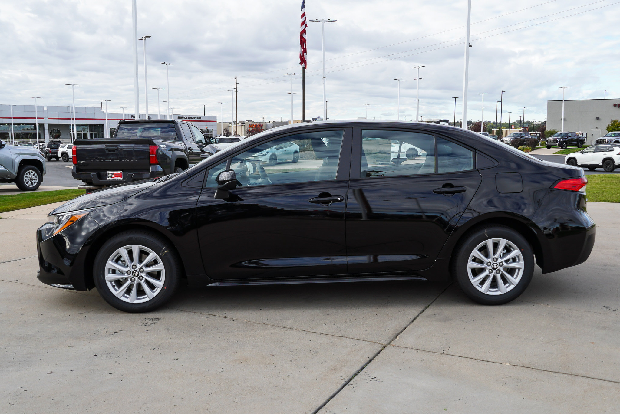 New 2027 Toyota Corolla LE w/ LE Premium Package FWD image 5