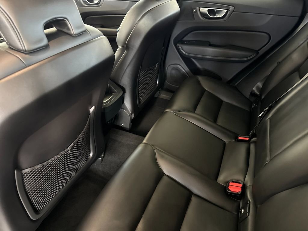 Certified 2025 Volvo XC60 B5 Core AWD/4WD image 11