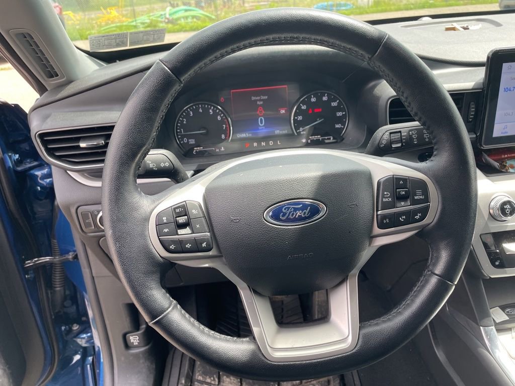 Used 2022 Ford Explorer XLT w/ Equipment Group 202A AWD/4WD image 17