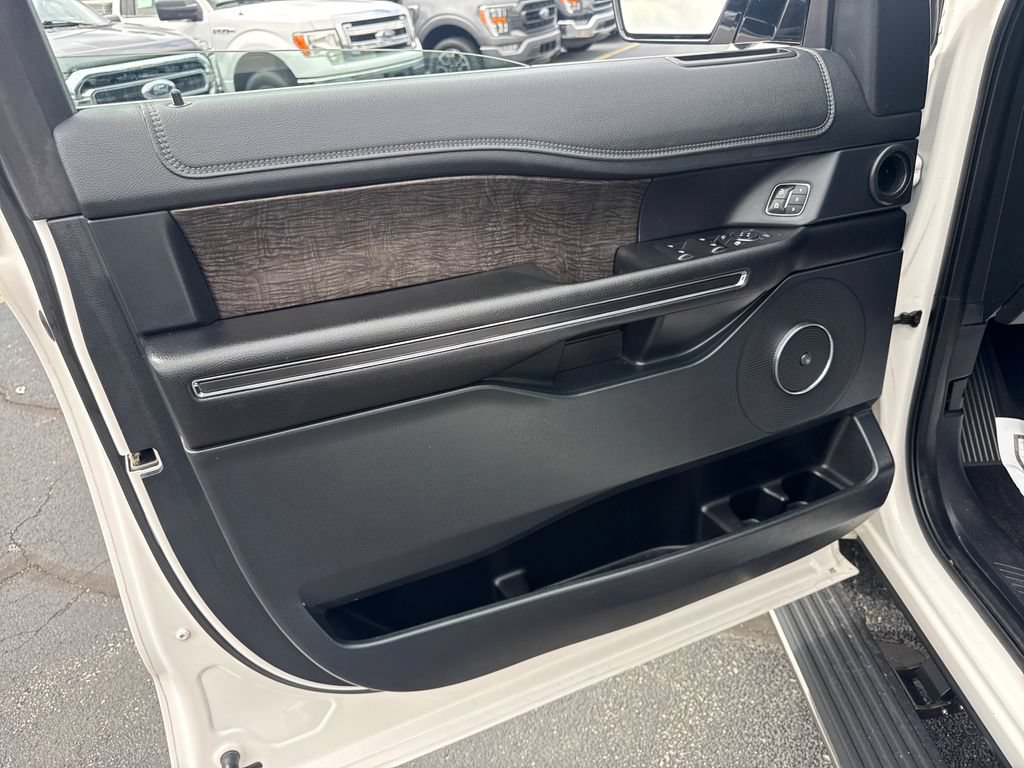 Used 2019 Ford Expedition Limited w/ Equipment Group 302A AWD/4WD image 19