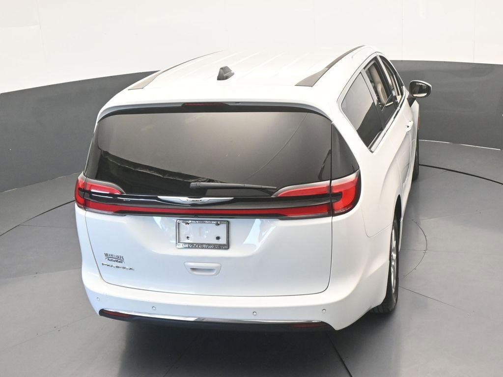 Used 2023 Chrysler Pacifica Touring-L image 52