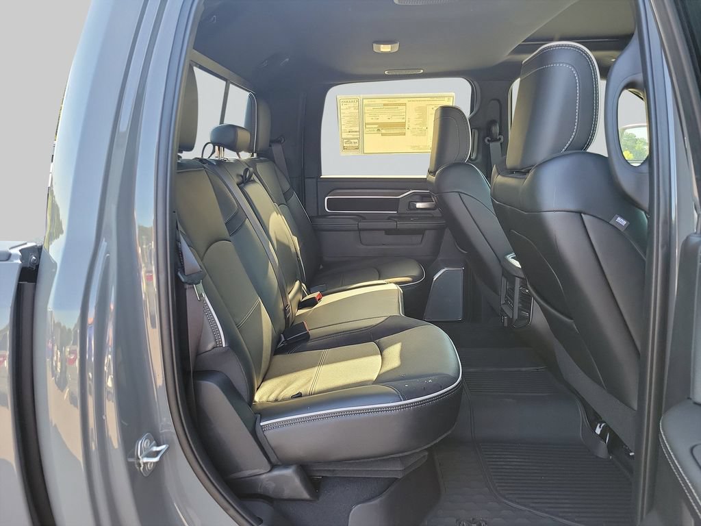 New 2026 RAM 3500 Laramie AWD/4WD image 17