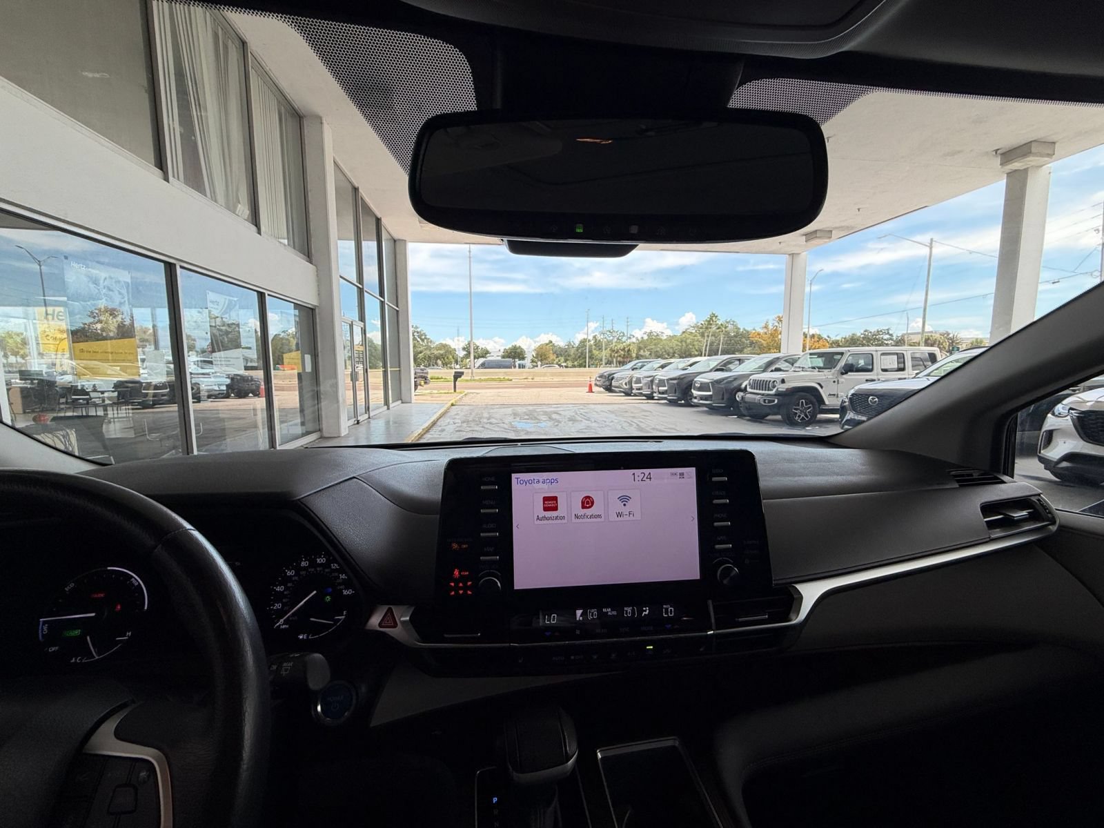 Used 2024 Toyota Sienna XLE FWD image 34