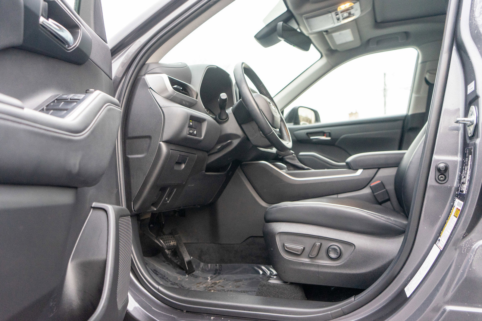 Used 2022 Toyota Highlander XLE image 14