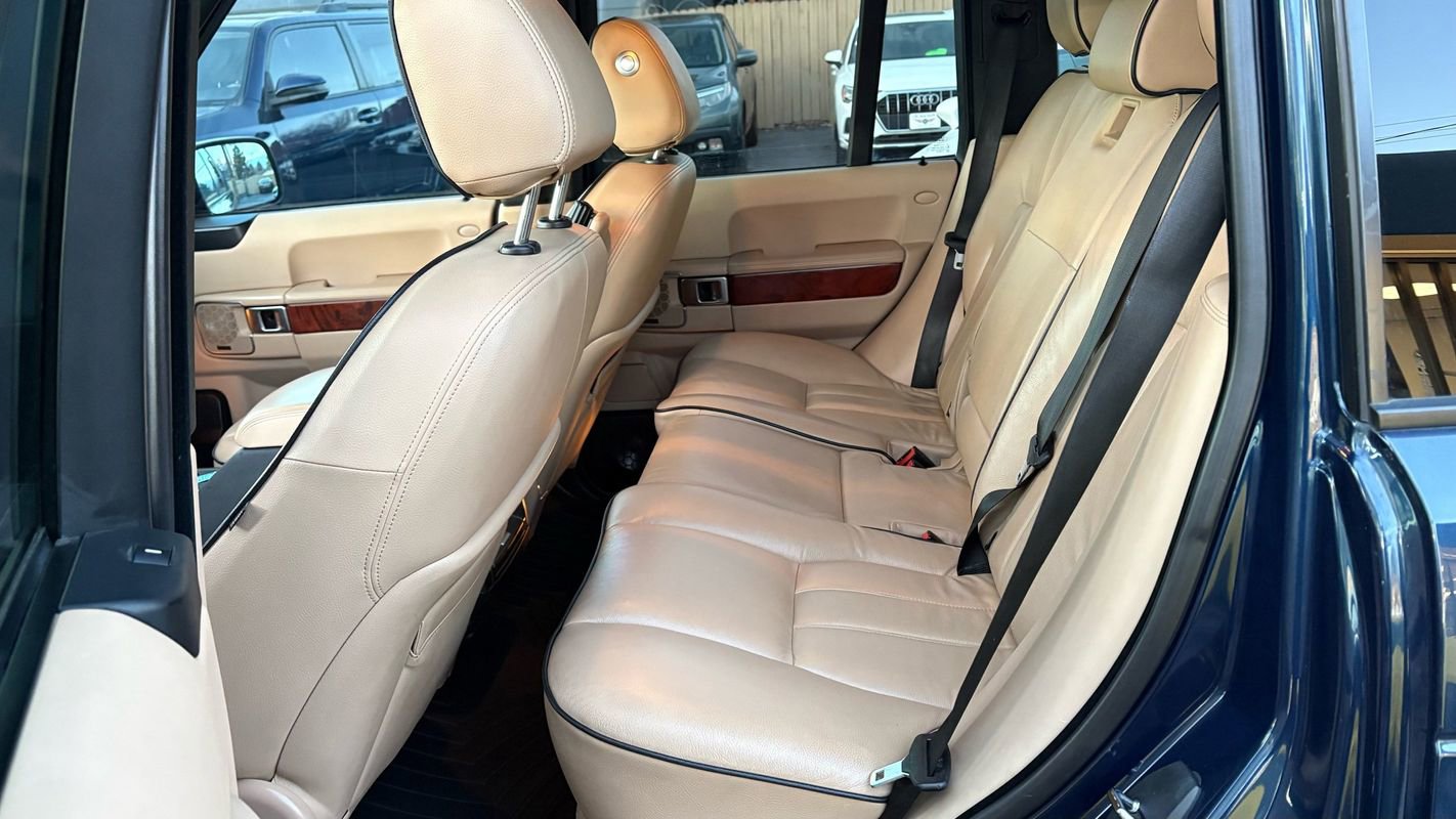 Used 2012 Land Rover Range Rover HSE image 11