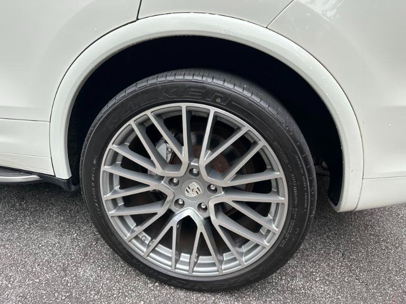 Used 2011 Porsche Cayenne S AWD/4WD image 10