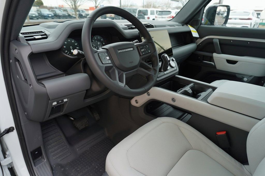 New 2026 Land Rover Defender 130 X-Dynamic SE image 13