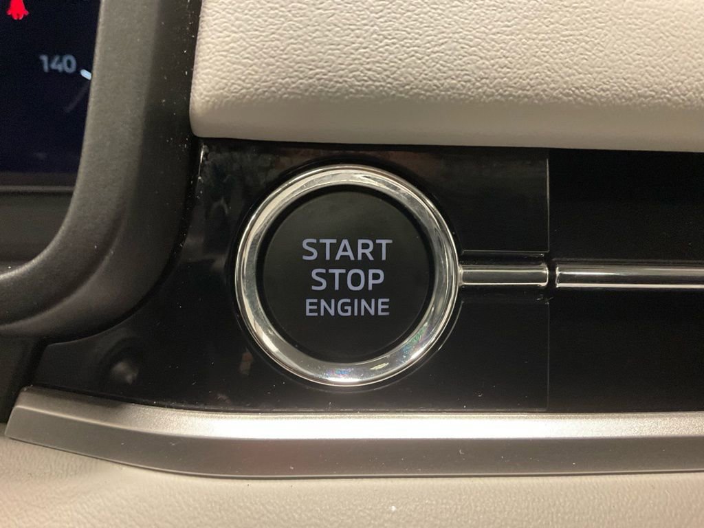 Used 2025 Mitsubishi Outlander AWD image 18