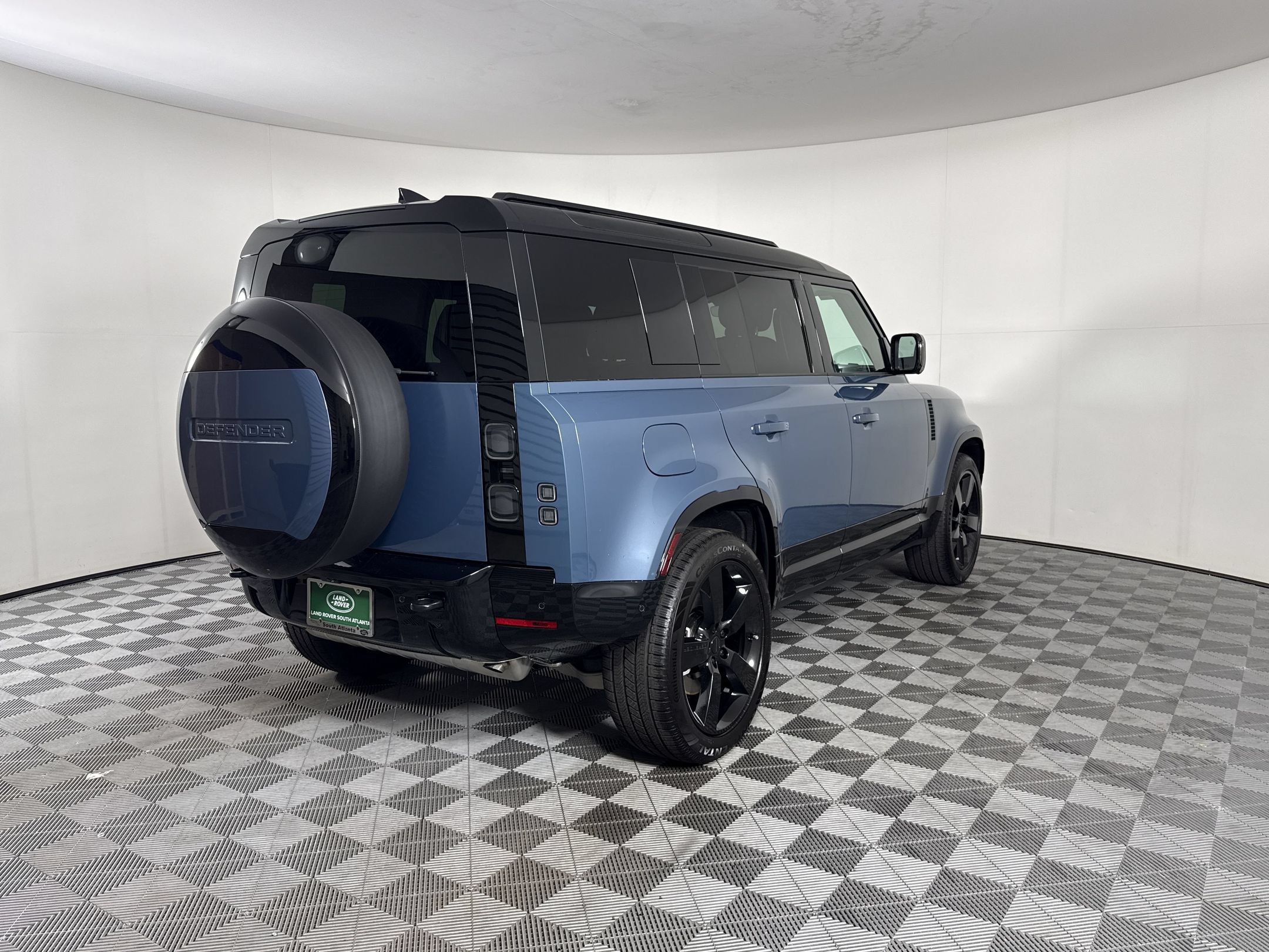 New 2026 Land Rover Defender 110 X-Dynamic SE AWD/4WD image 9