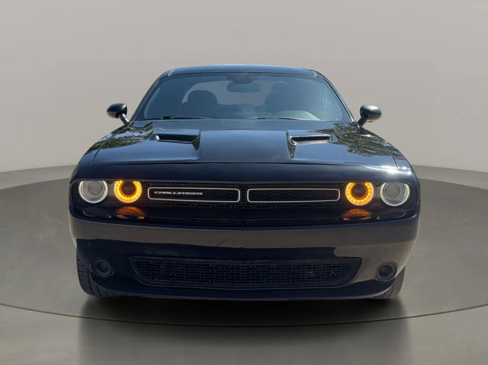 Used 2019 Dodge Challenger SXT image 8