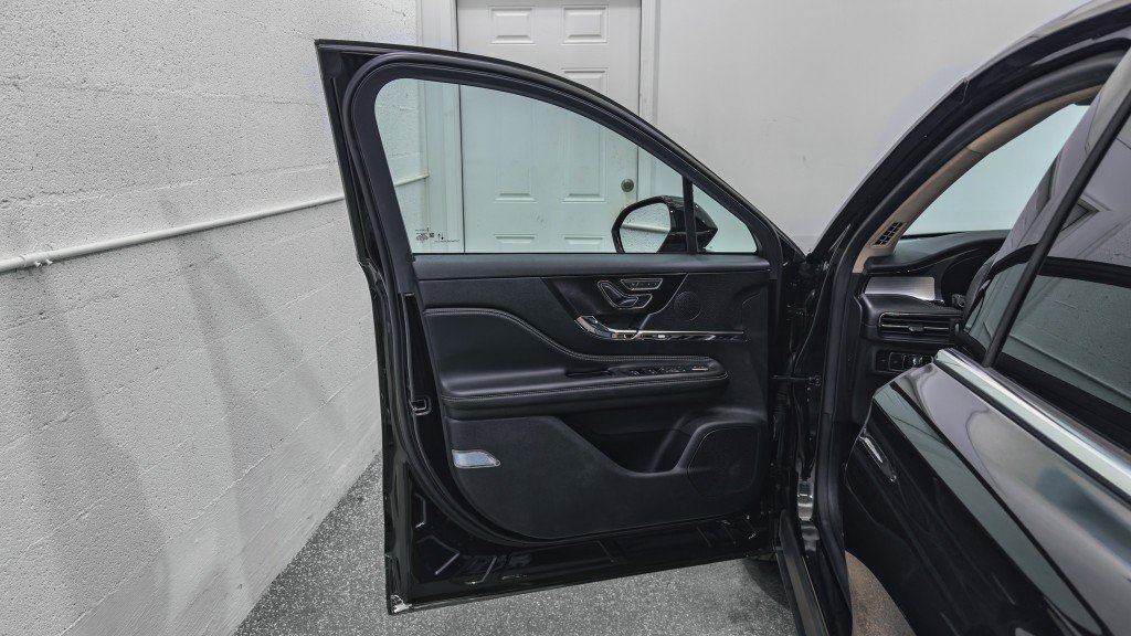 Used 2024 Lincoln Corsair AWD image 13