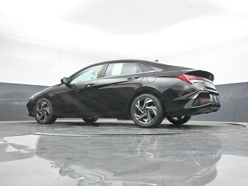 Used 2025 Hyundai Elantra Limited image 40