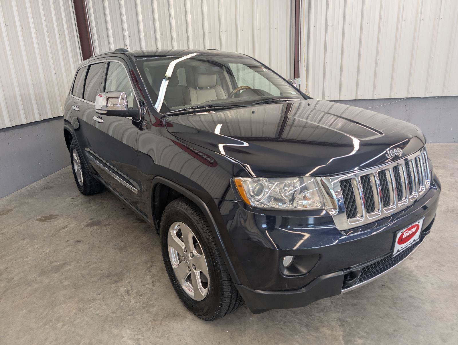 Used 2011 Jeep Grand Cherokee Overland AWD/4WD image 11