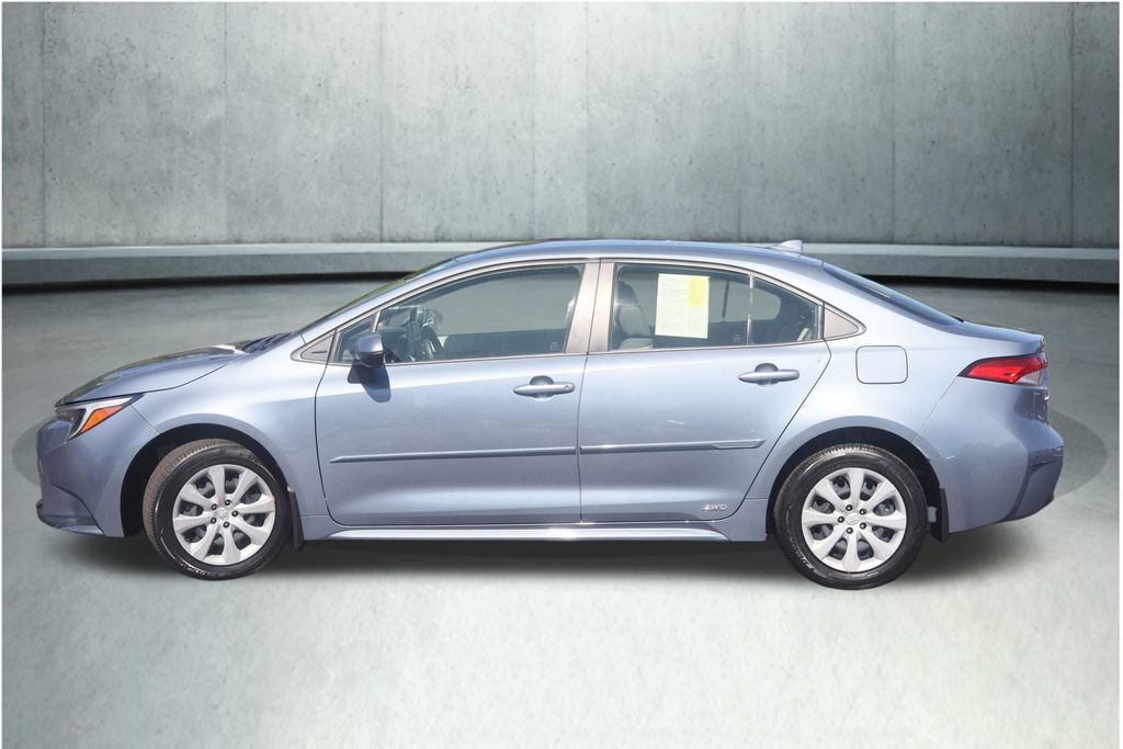 Used 2025 Toyota Corolla LE AWD/4WD image 18