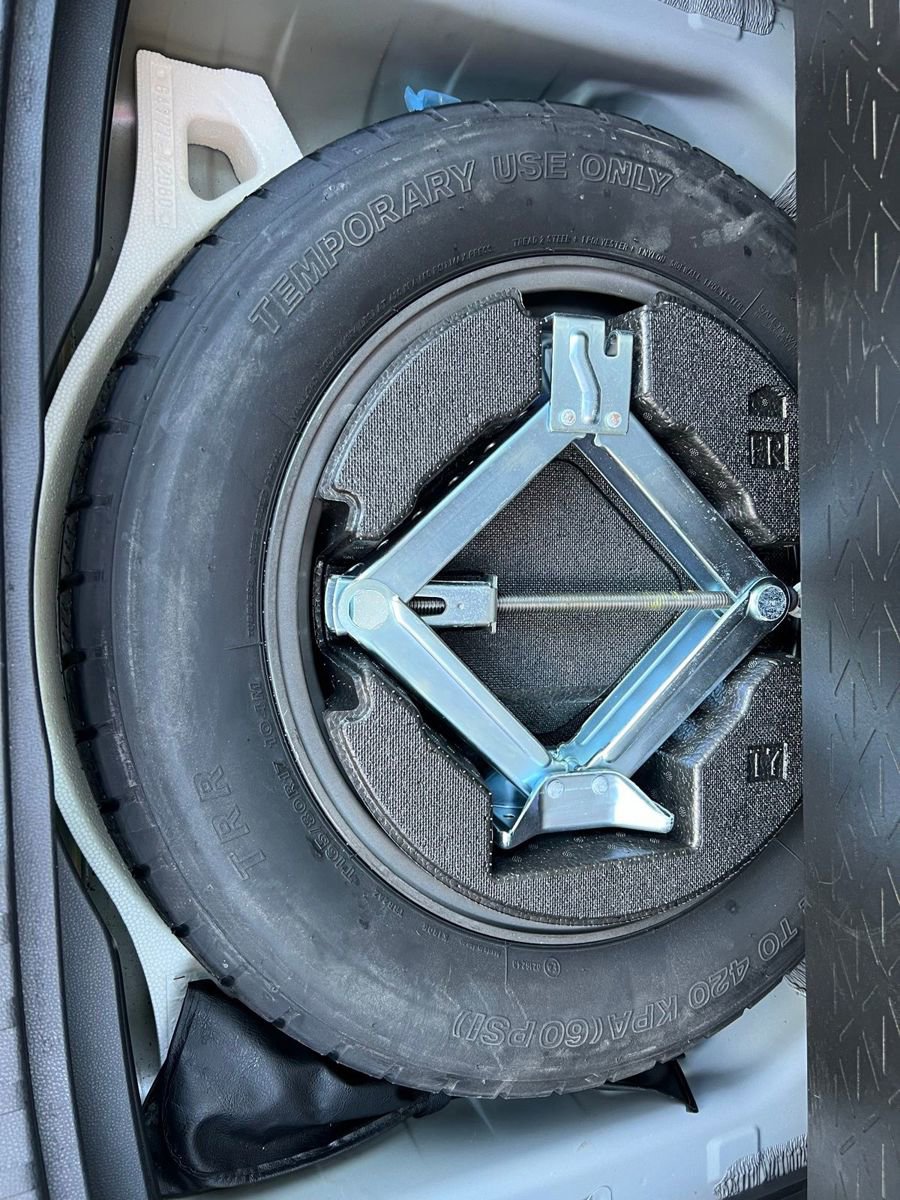 Used 2022 Toyota RAV4 XLE Premium image 23