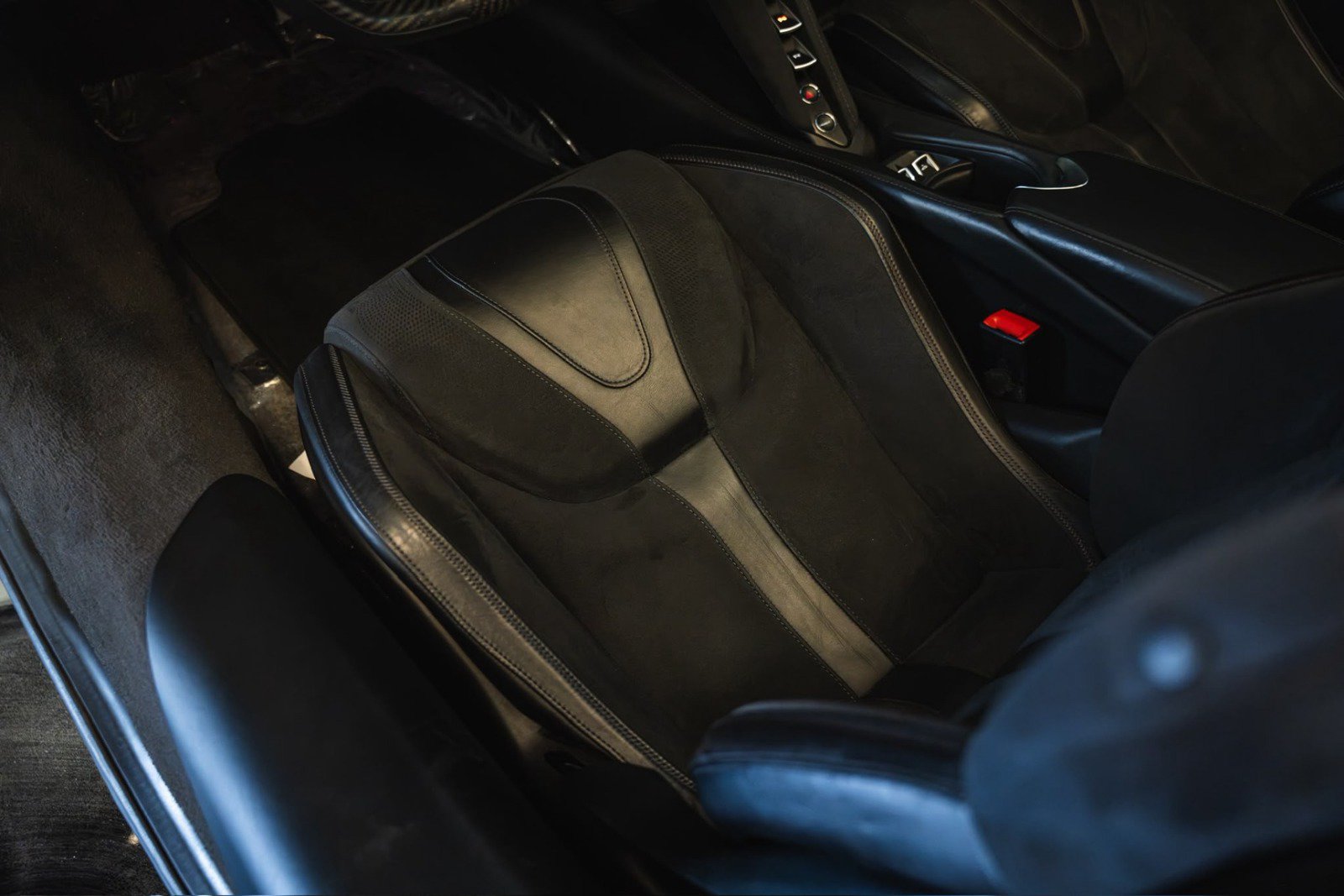 Used 2020 McLaren 720S Performance RWD image 27