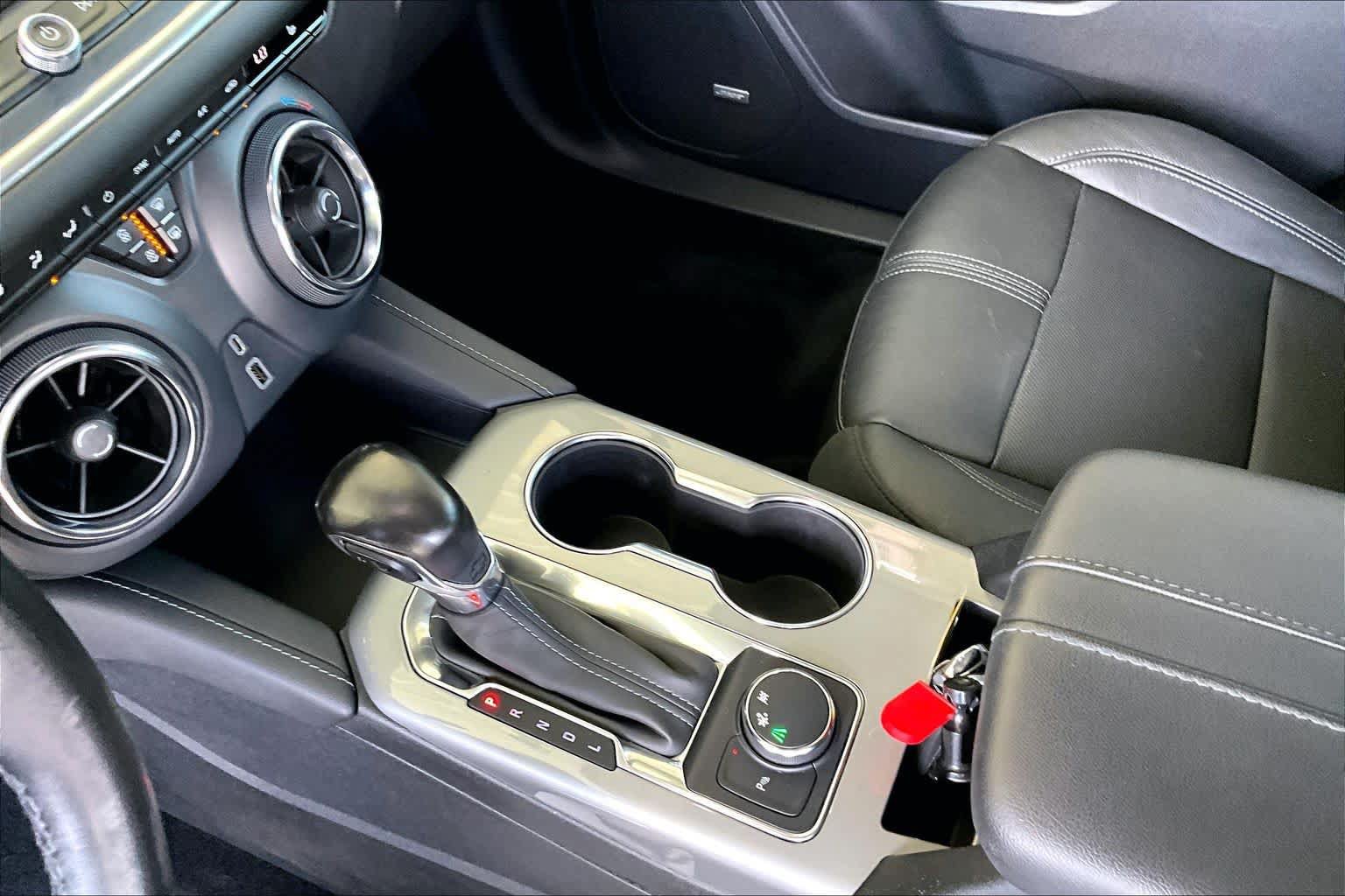 Used 2019 Chevrolet Blazer LT w/ Sound & Technology Package FWD image 16
