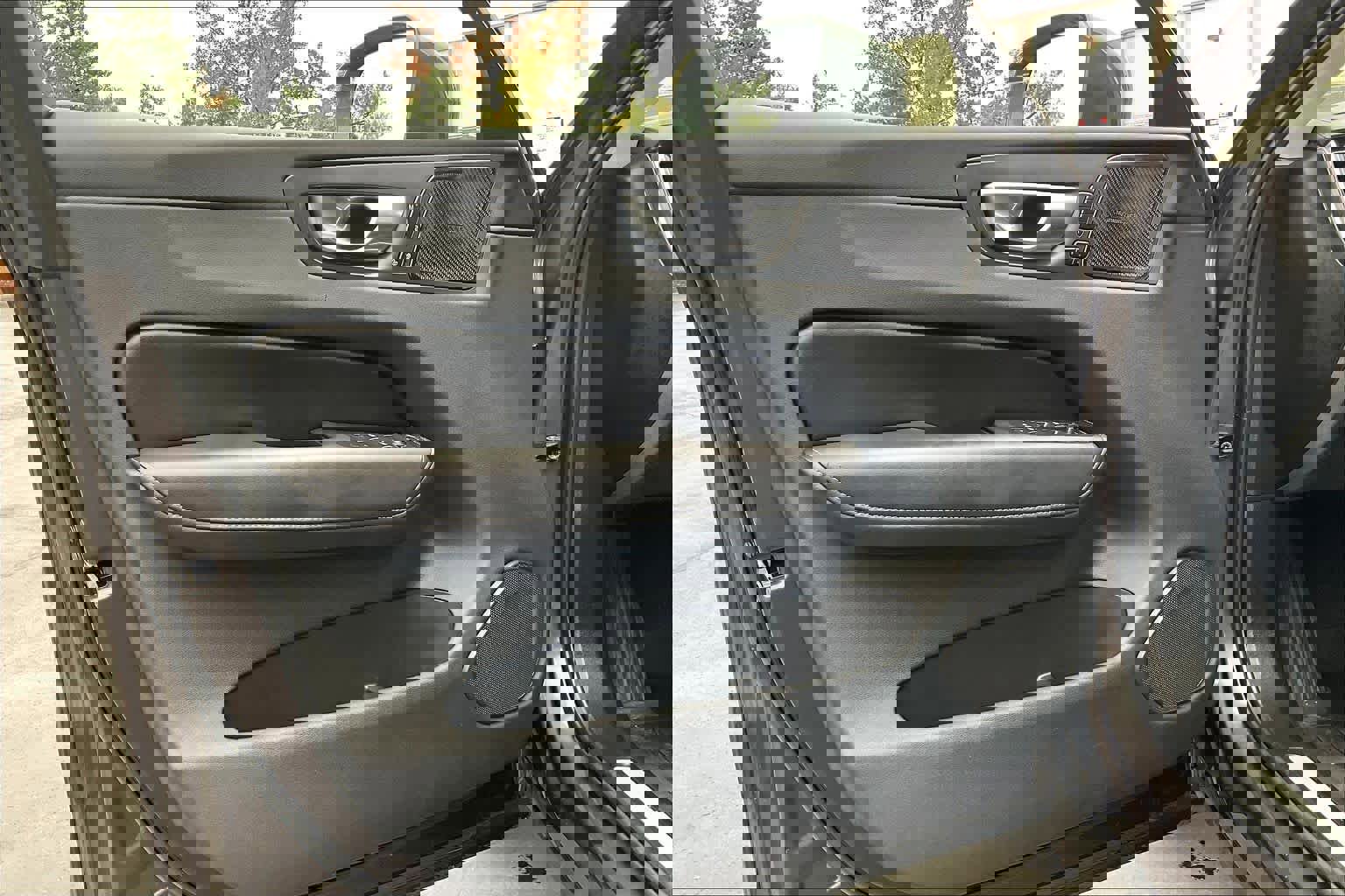 Used 2023 Volvo XC60 T8 Ultimate image 26