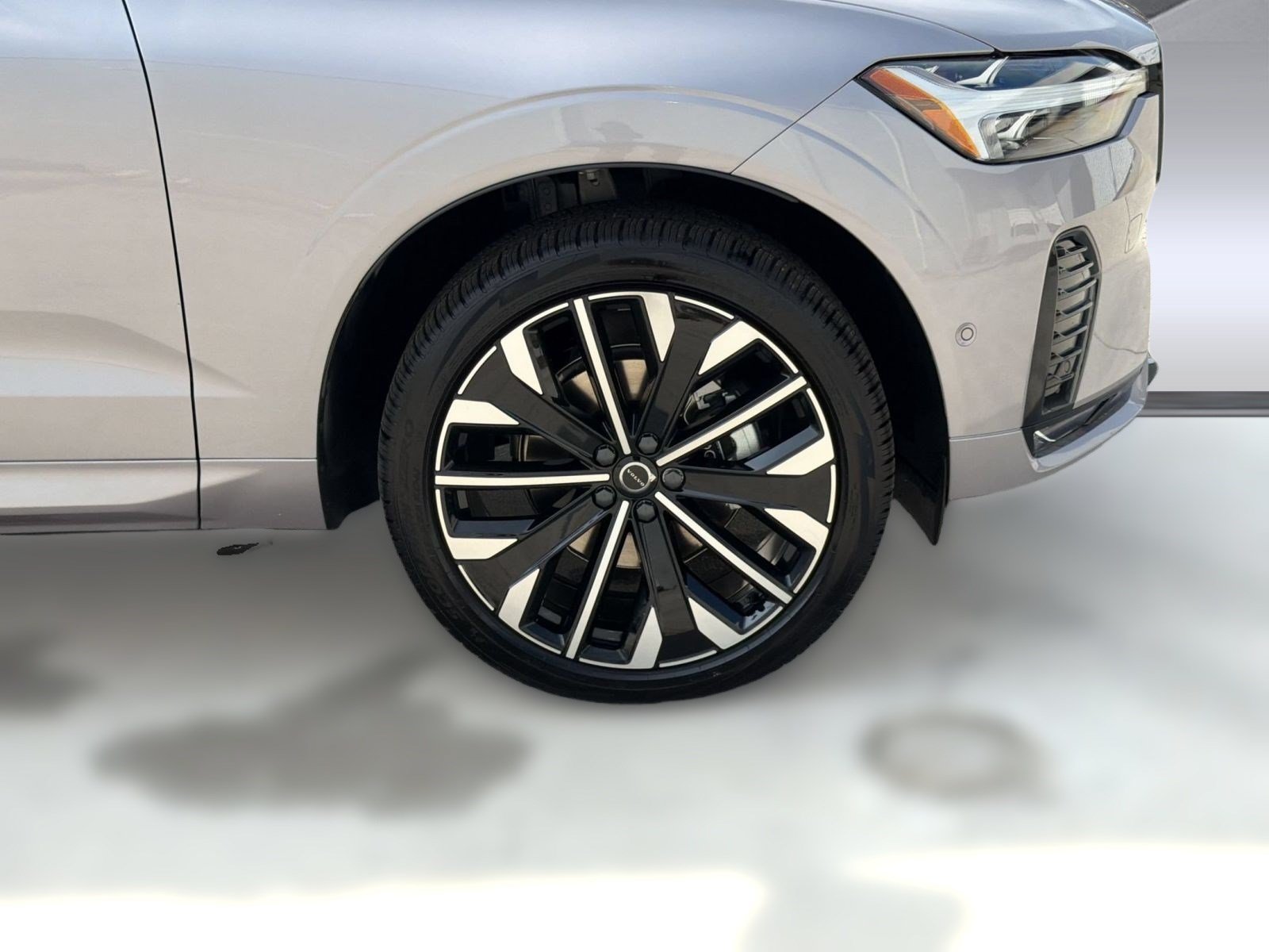 New 2026 Volvo XC60 B5 Ultra w/ Protection Package Premier AWD/4WD image 13