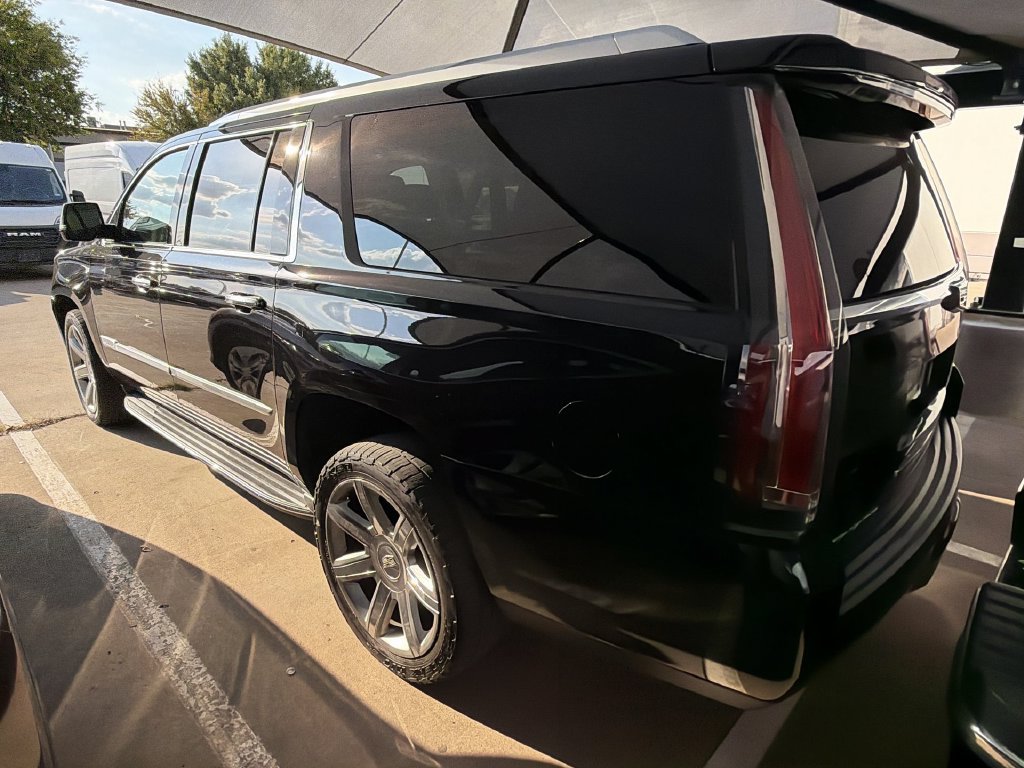 Used 2019 Cadillac Escalade ESV Luxury AWD/4WD image 3
