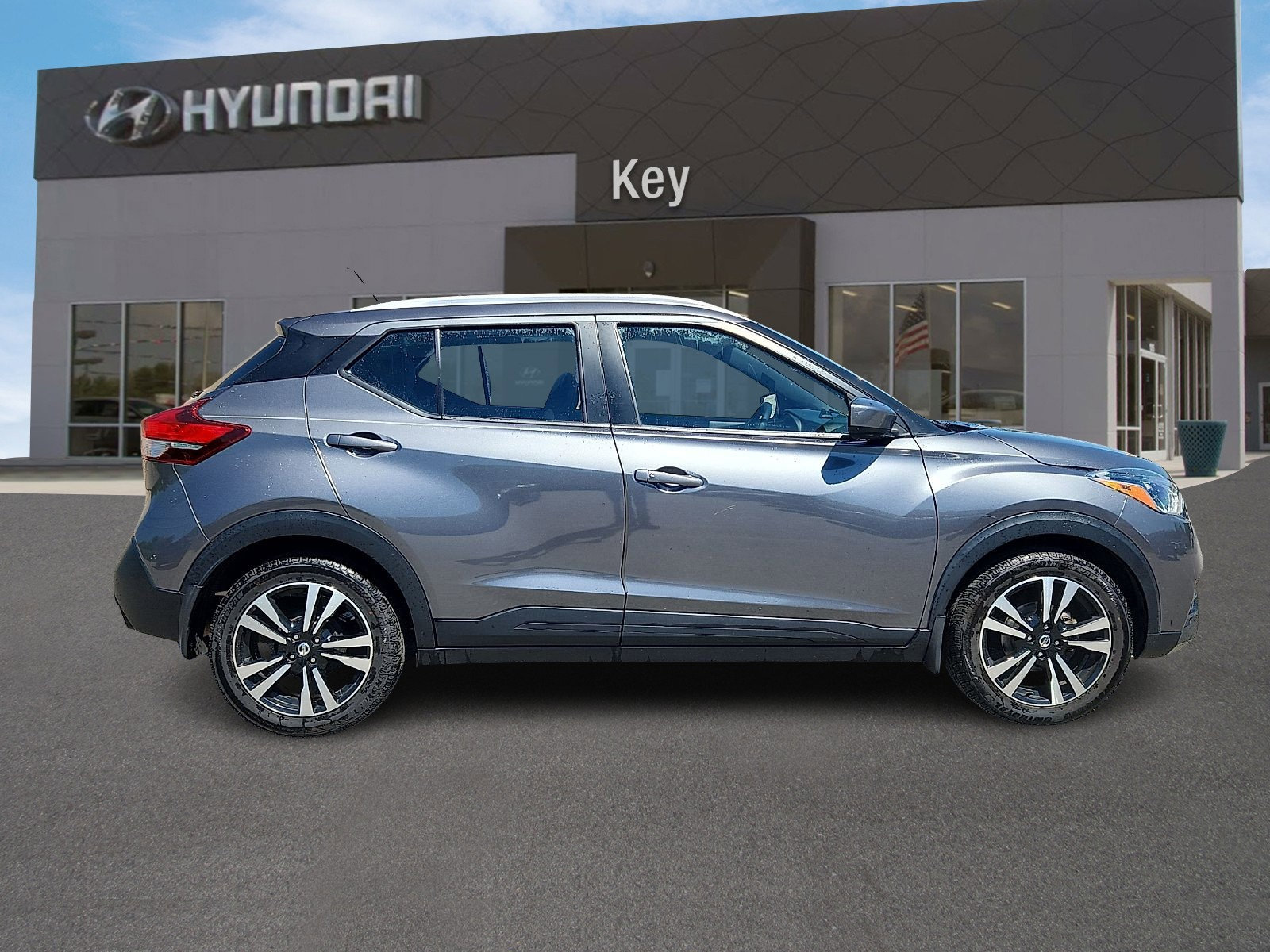 Used 2018 Nissan Kicks SV FWD image 3