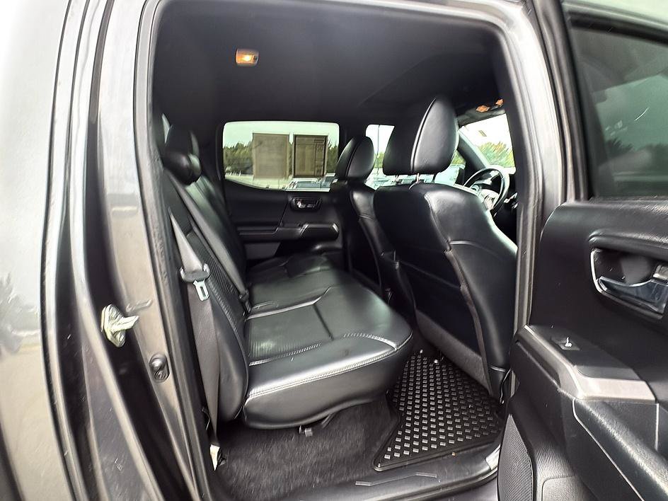 Used 2019 Toyota Tacoma TRD Sport AWD/4WD image 22