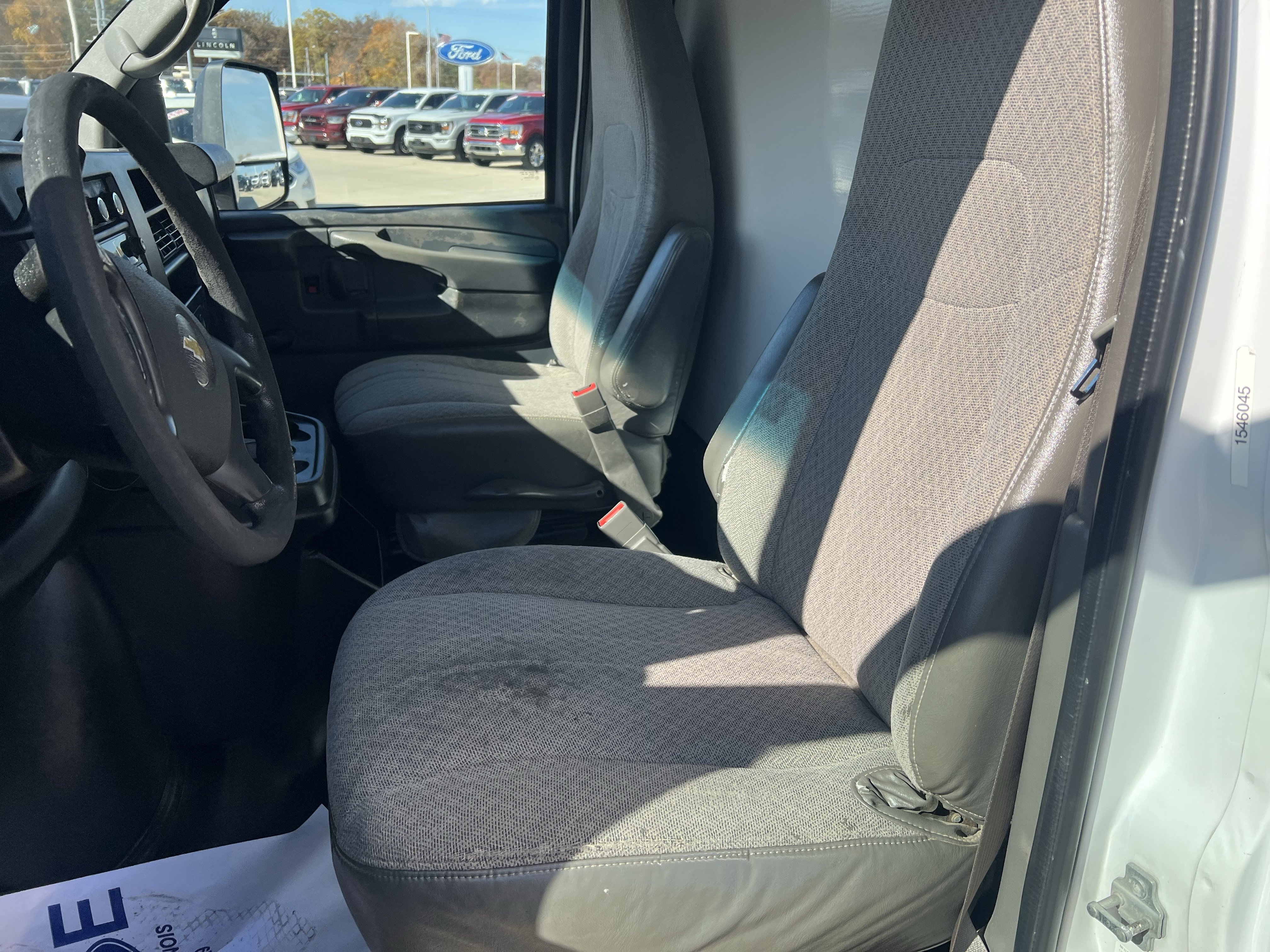 Used 2015 Chevrolet Express 3500 Extended image 13