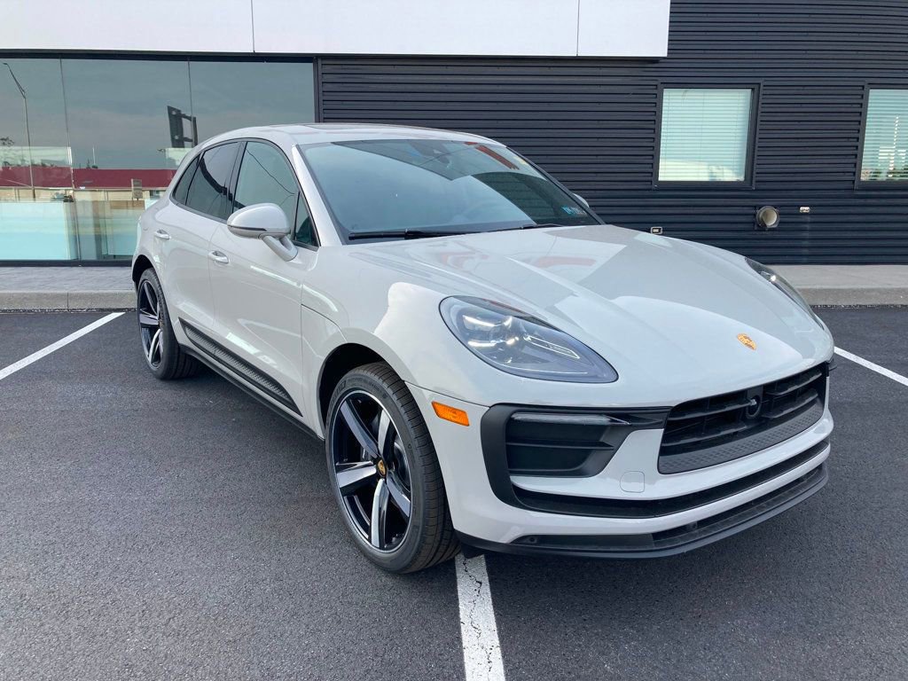 Used 2024 Porsche Macan image 18