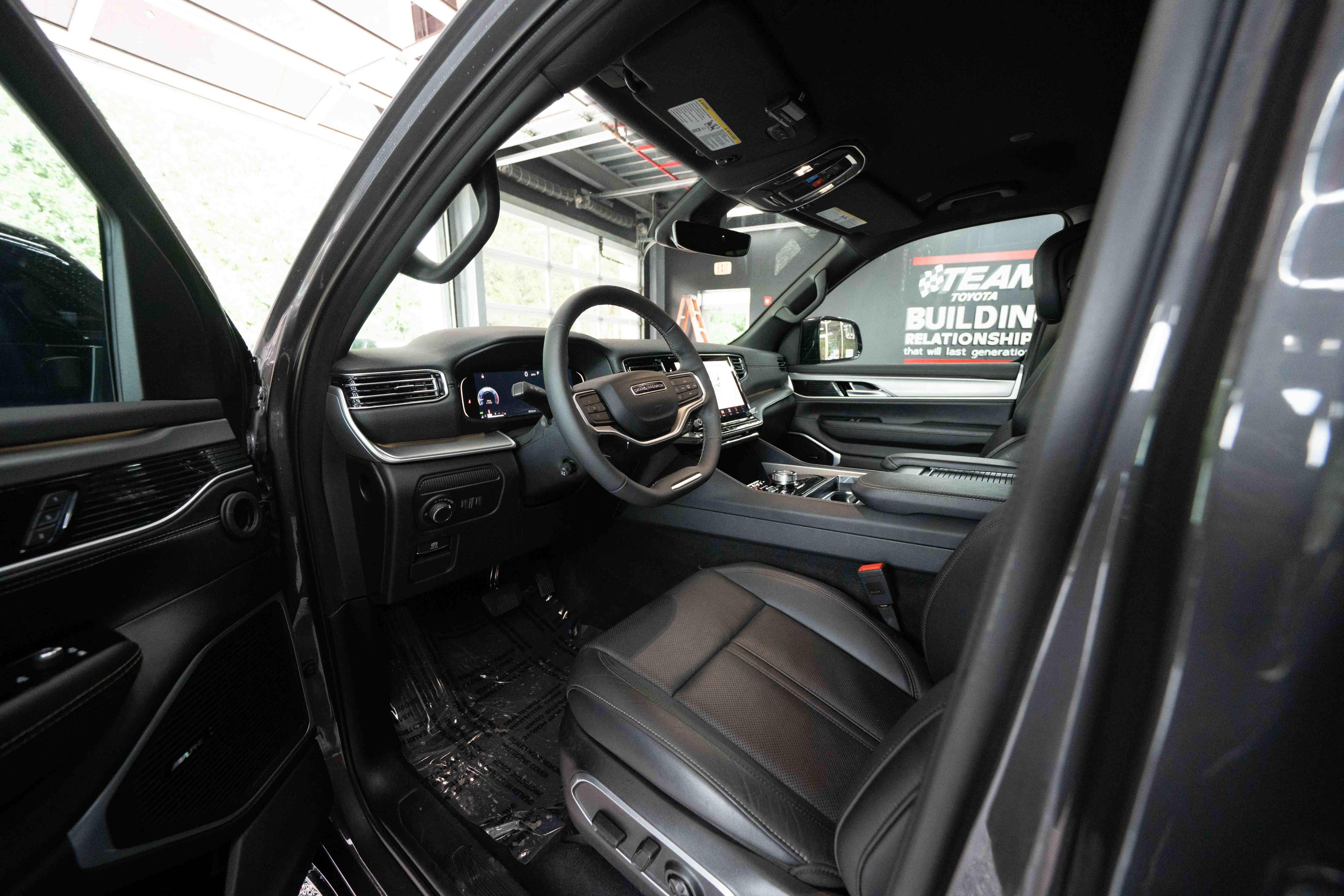 Used 2026 Jeep Grand Wagoneer Limited w/ 8-Passenger Seating Package AWD/4WD image 8