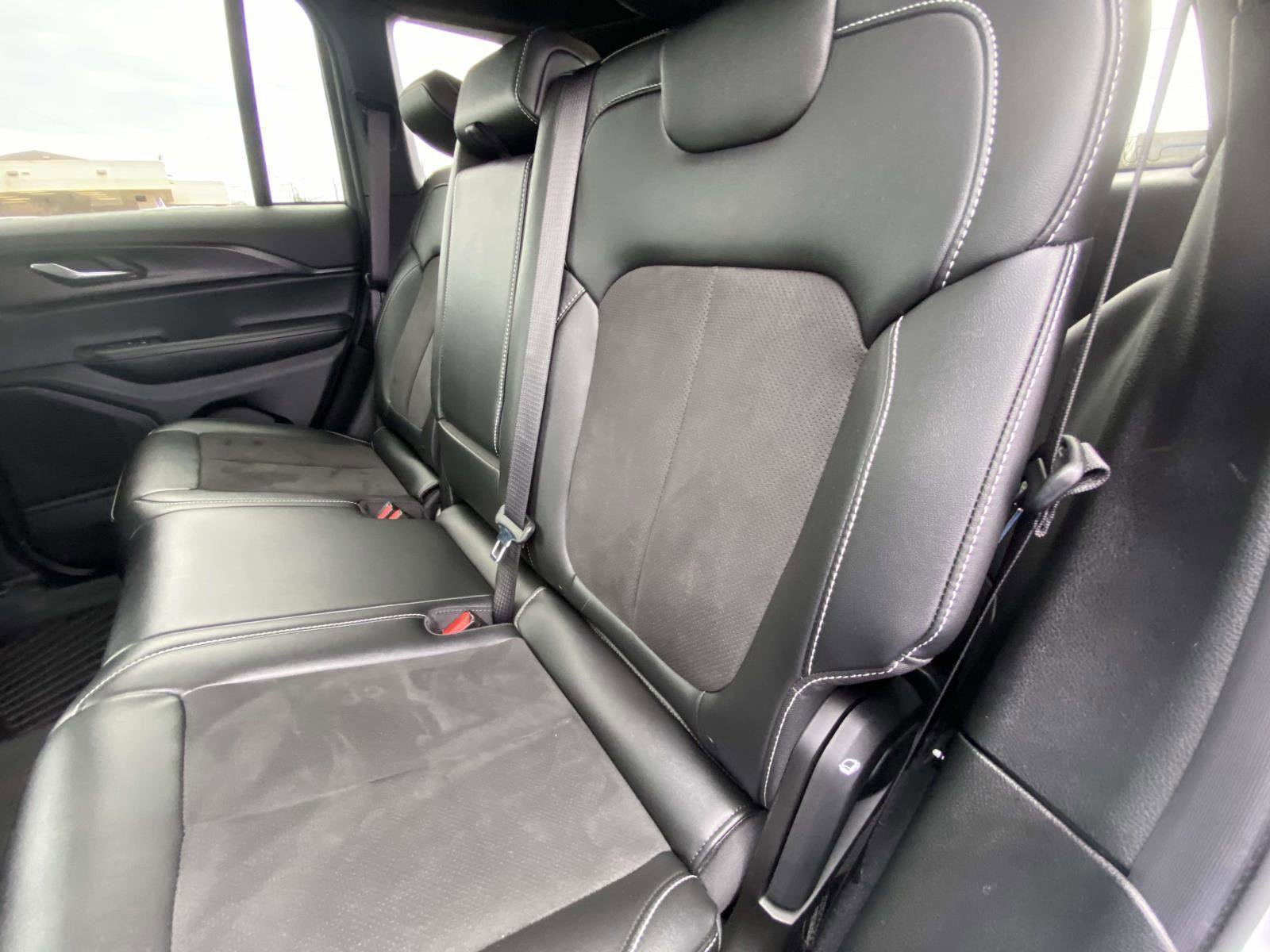 Certified 2024 Jeep Grand Cherokee Altitude image 19