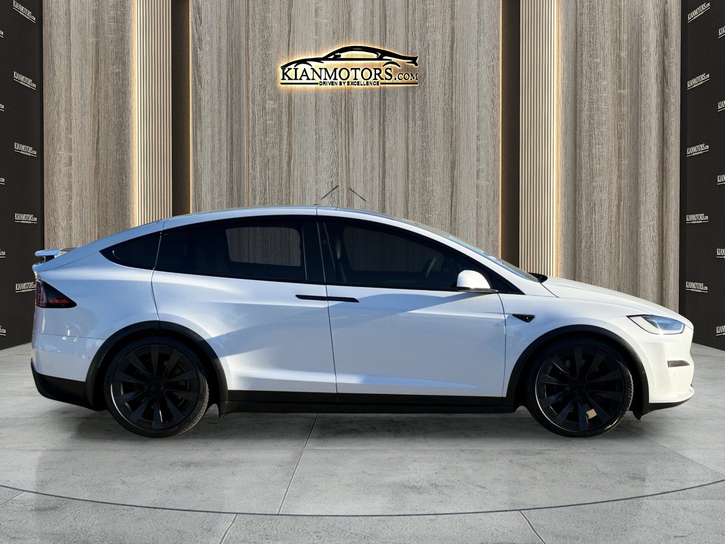 Used 2022 Tesla Model X image 8