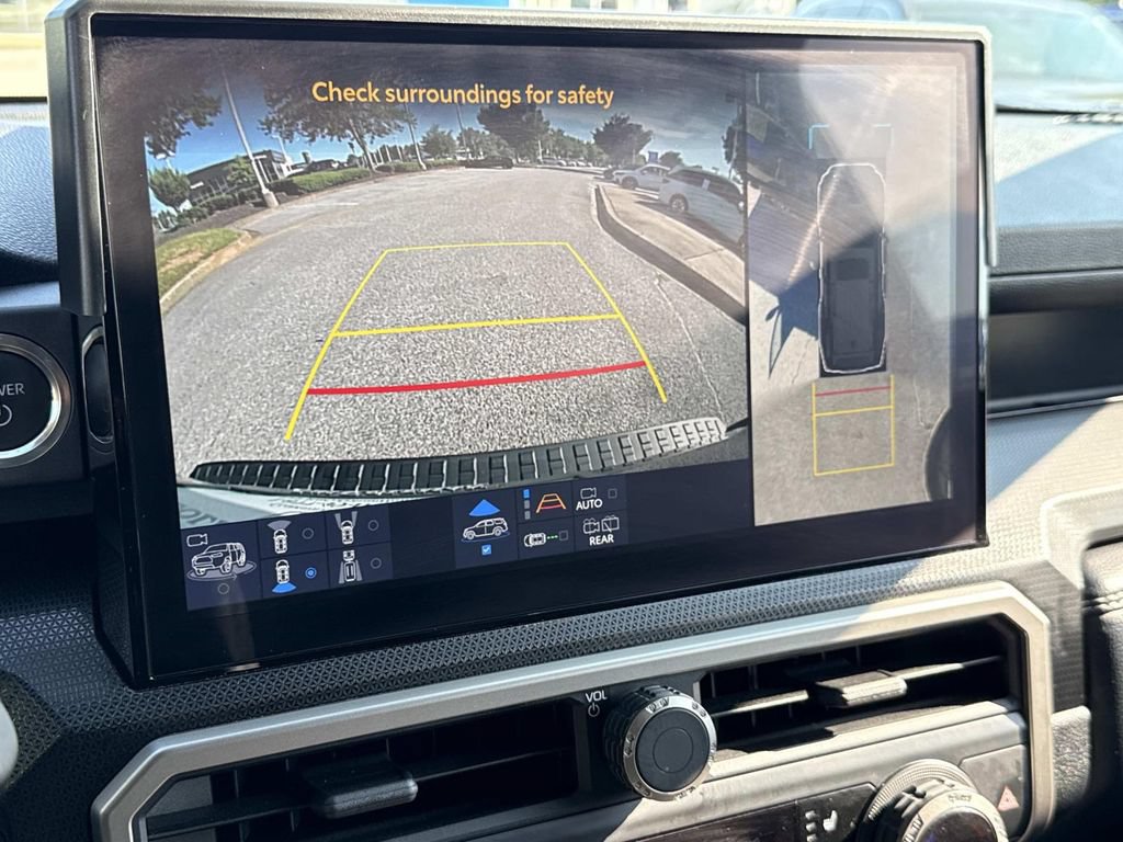 Used 2025 Toyota 4Runner Limited AWD/4WD image 5