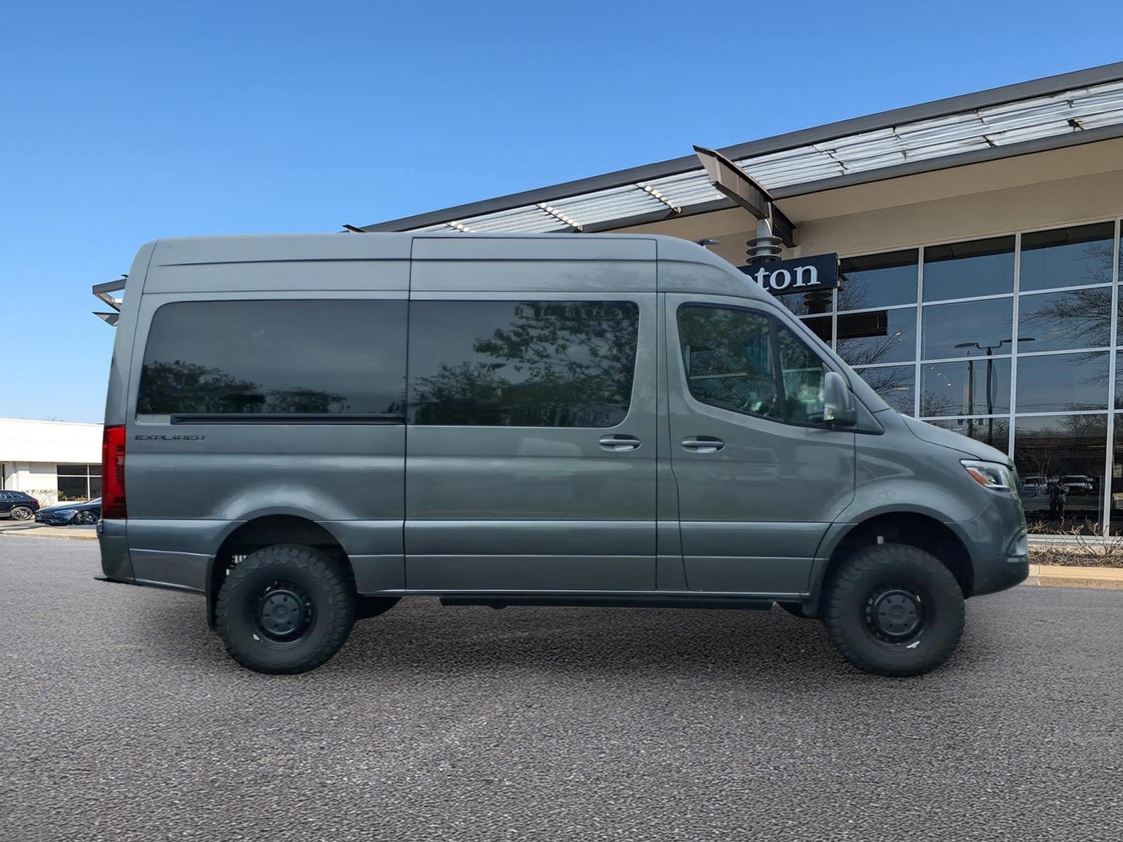 Used 2023 Mercedes-Benz Sprinter 2500 image 2