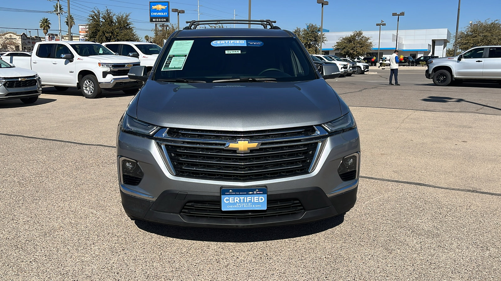 Used 2023 Chevrolet Traverse LT image 2