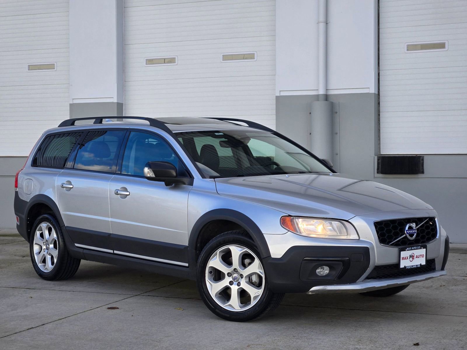 Used 2016 Volvo XC70 T5 Premier w/ Proximity Package image 1