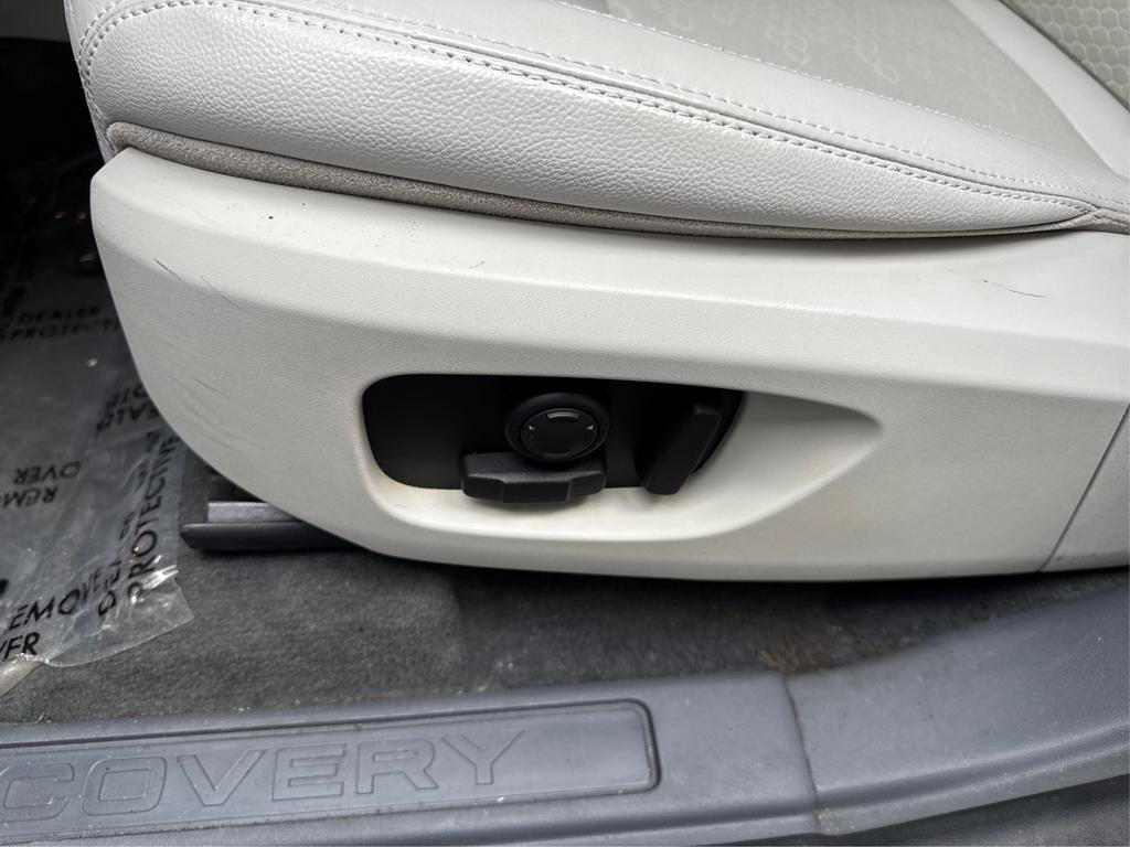 Used 2017 Land Rover Discovery Sport SE AWD/4WD image 35