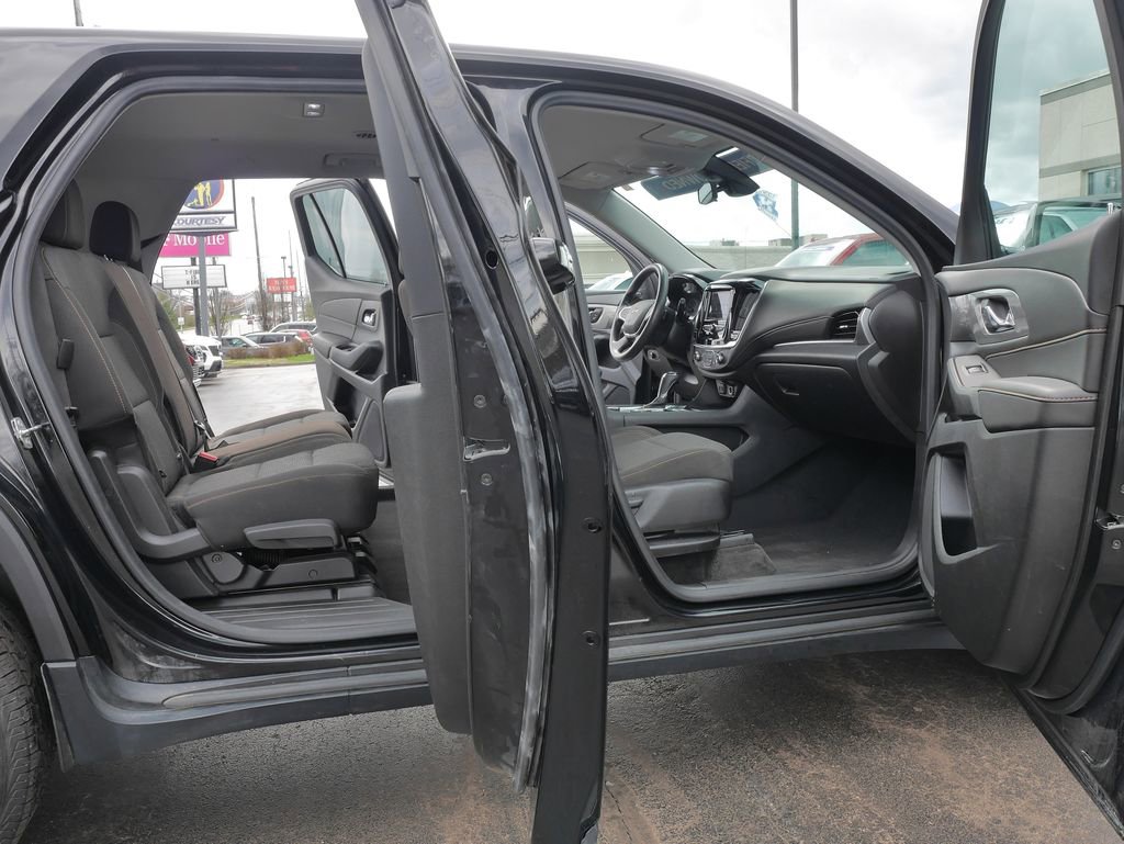 Used 2020 Chevrolet Traverse LS image 10