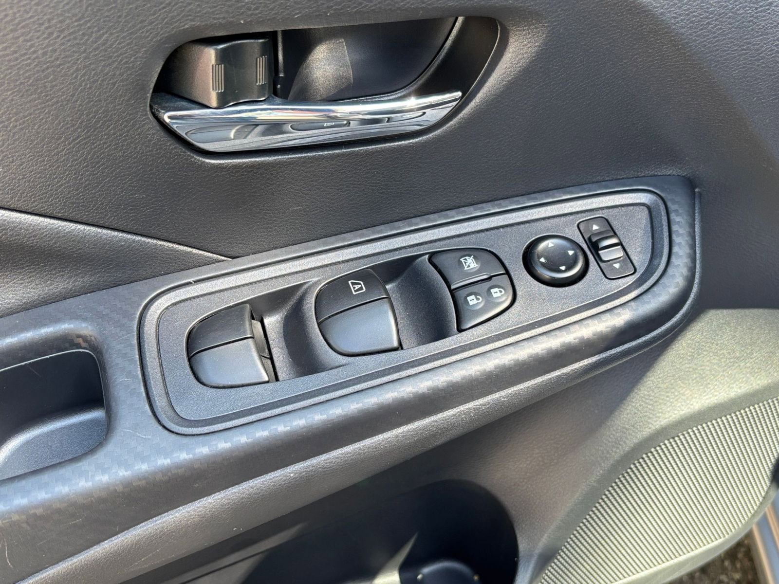 Used 2025 Nissan Versa SV w/ Trunk Package FWD image 18