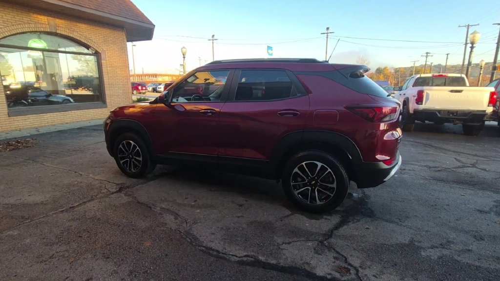 Used 2024 Chevrolet TrailBlazer LT w/ LT Cold Weather Package AWD/4WD image 7