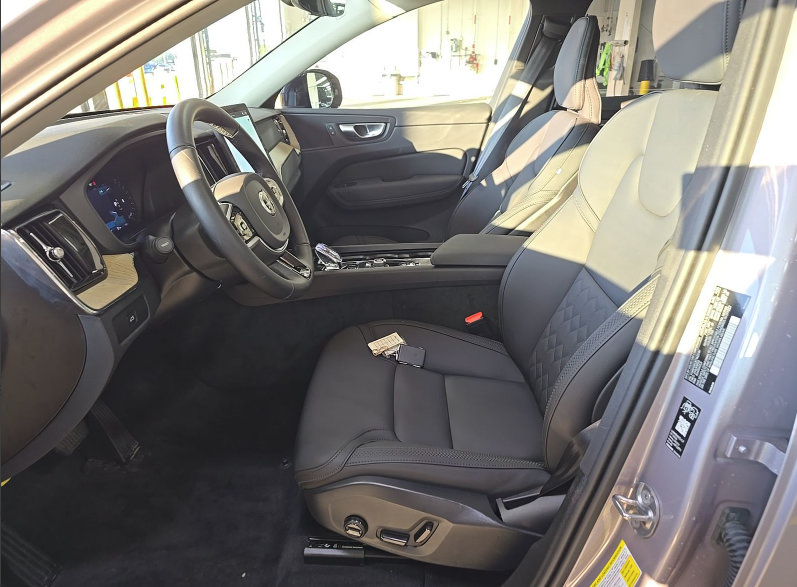 Used 2026 Volvo XC60 B5 Plus AWD/4WD image 6