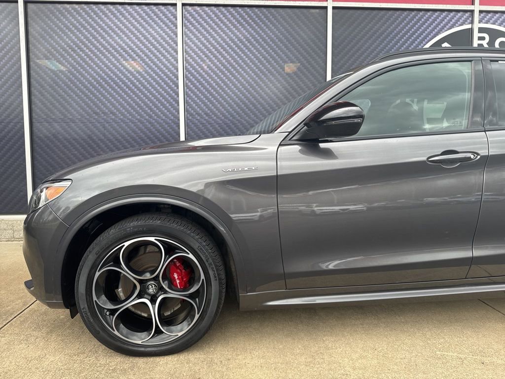 Used 2022 Alfa Romeo Stelvio Veloce image 16