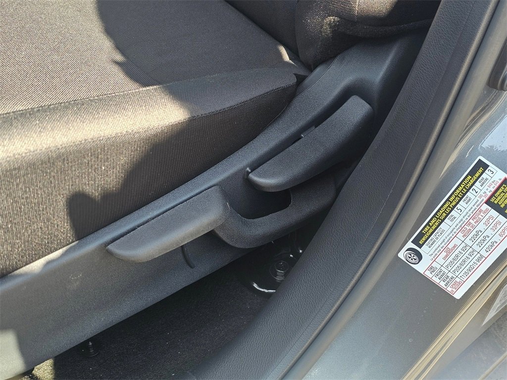 New 2025 Nissan Kicks Play S image 30