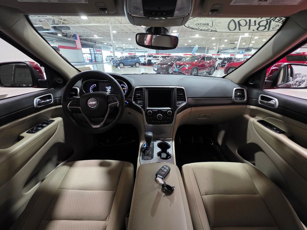 Used 2018 Jeep Grand Cherokee Laredo image 19
