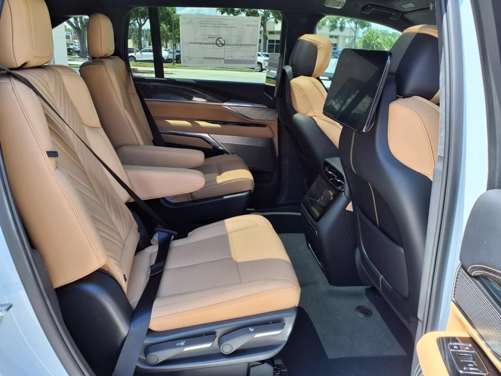 New 2026 Cadillac Escalade IQ Sport 2 w/ LPO, ONYX Package AWD/4WD image 10